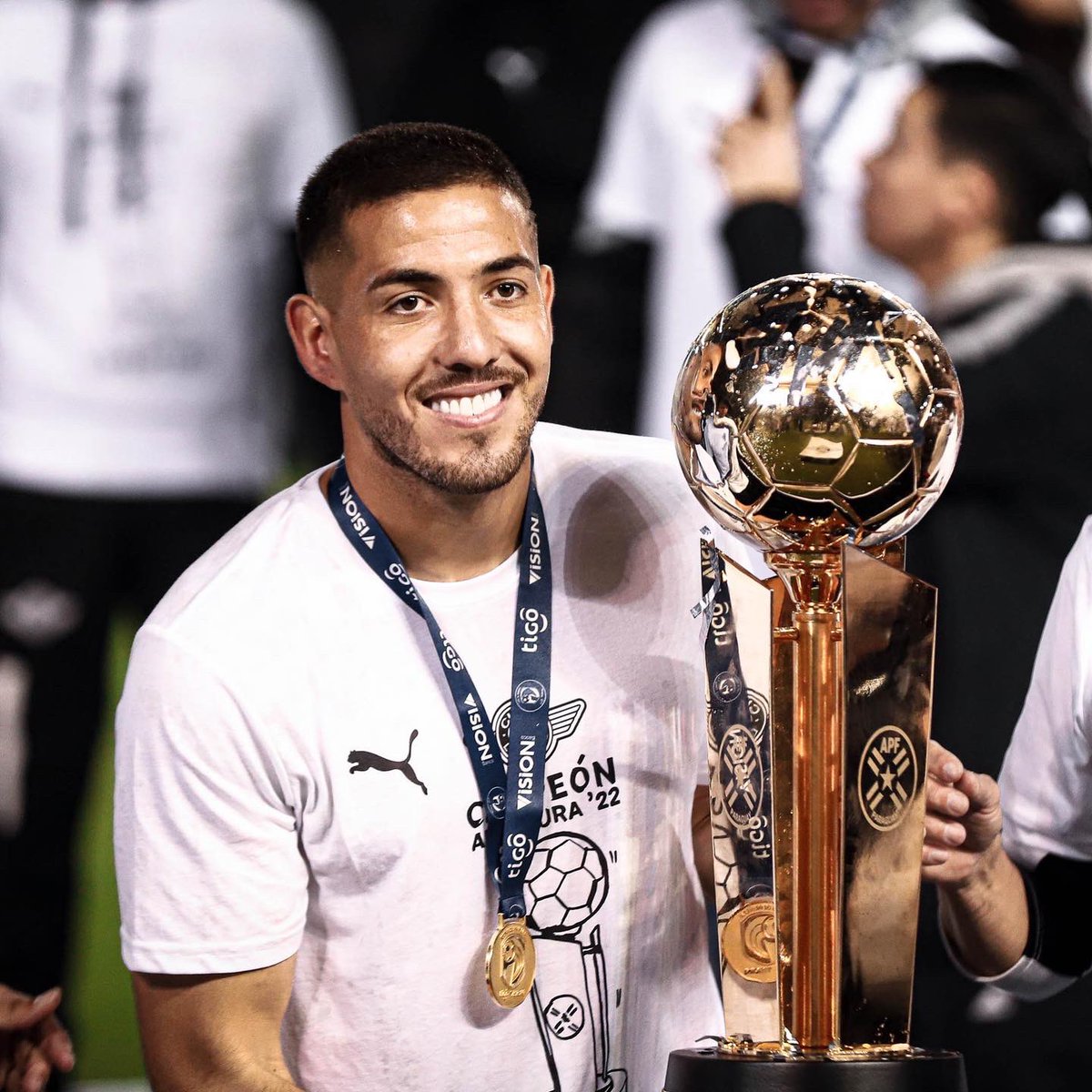 campu_a's tweet photo. No hay nada imposible para Díos si puedes creer 🙌🏻🙏🏻 Salud 🥂 campeón @Libertad_Guma 🥇🏆🏁🏁 https://t.co/ZJLIadoqcK