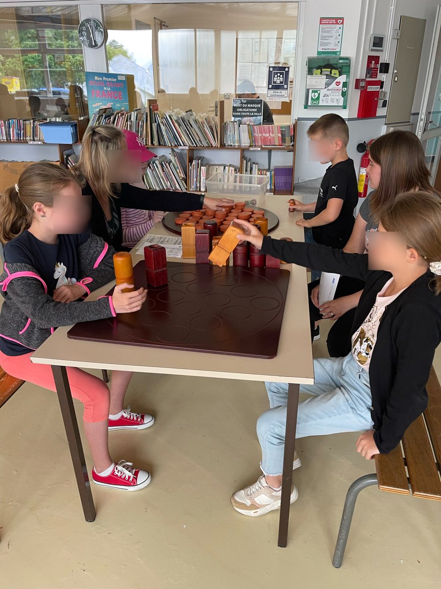 Échecs, jeux surdimensionnés, mastermind sportif et autres activités physiques… belle rencontre USEP autour des jeux de réflexion à Peronne <a href="/usepnationale/">USEP nationale</a> <a href="/dsden_80/">DSDEN de la Somme</a>