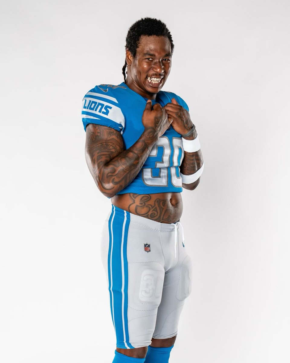 jswaggdaddy's tweet photo. This how the kid who ask his mom new boyfriend for 5 dollars stands 😂 Grand morning everyone, Start your week with the passion and determination to be Greatest You 🙏🏾✌🏾💙 https://t.co/ru4fbA30uq