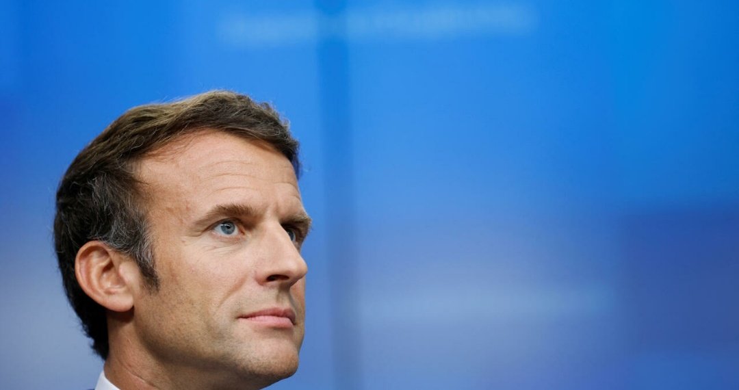 MichelCaballero's tweet photo. La solicitud de Macron, sobre que se permita que Venezuela comercialice petróleo hacia Europa, no solo es un reconocimiento al presidente Maduro, sino una muestra de que el bloqueo fracaso. 
#LawfareEsCrimen https://t.co/BYvhyP50Bz