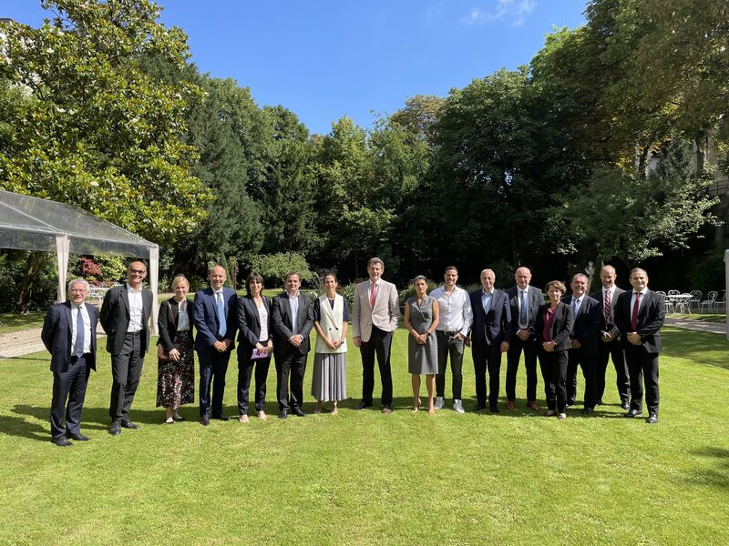 BF_TFI's tweet photo. 🤝BusinessFrance met on Thursday at the @AmbSuisseParis with🇨🇭firms present in 🇫🇷

🔴@tardieumc Business France’s COO, highlighted the spirit of innovation &amp; industrialization shared by🇨🇭&amp; 🇫🇷 and expressed Business France's interest in strengthening economic ties

#ChooseFrance🇫🇷 https://t.co/VQEEsRVT8F