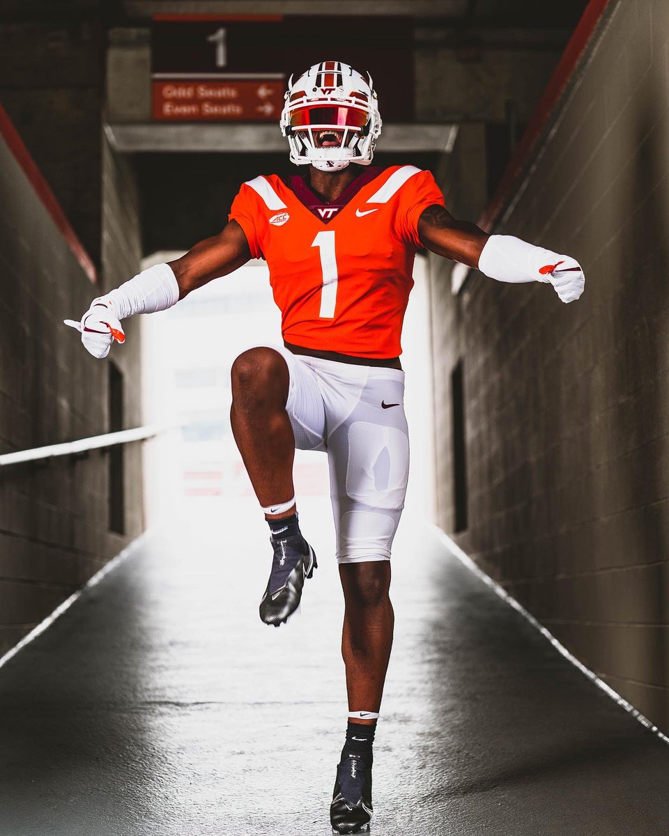 Kamrenrobinsonn's tweet photo. had a great time a VT OV @HokiesFB @CoachPryVT https://t.co/lmU08zOoxf
