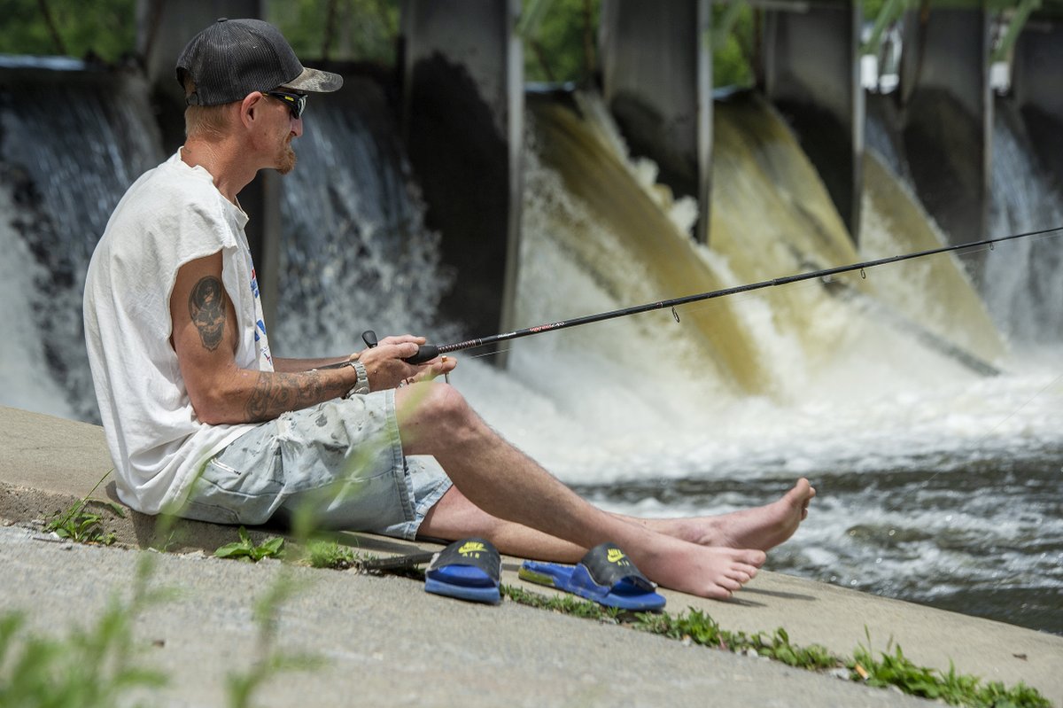 EricaPhotog's tweet photo. Greg Hollister, of Fort Hunter, relaxes while fishing along Lock 12 on #FortHunter side @NYSCanalCorp #518wx https://t.co/di2wCyPyak
