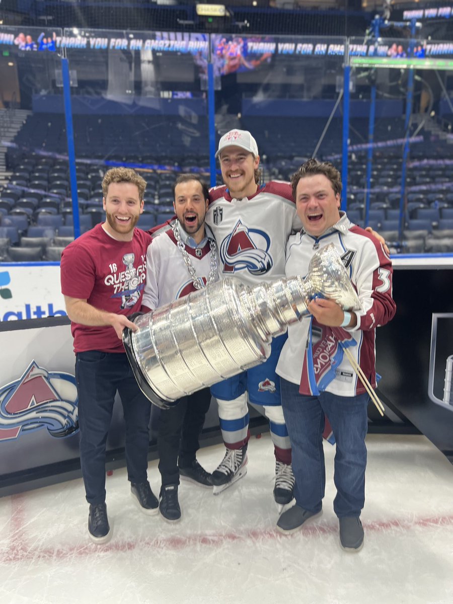 Jutras30's tweet photo. Buying a last minute flight to Tampa for game 6 $$$$$$$
Leaving the house at 12:30am to drive down to Burlington to catch that flight 😴😴😴😴                             Seeing our friend lift the @StanleyCup   PRICELESS                    @Avalanche @Guimond_Marc @Guimond12 https://t.co/ztdtSigPzn
