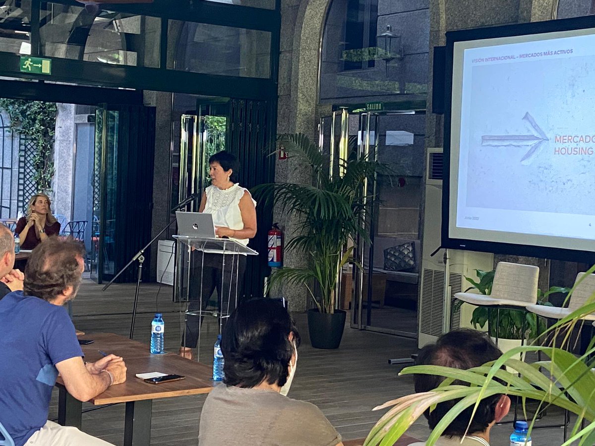 SCOPEN_es's tweet photo. 'Ya no son estructuras 'ocultas' sino áreas que quieren tener posicionamiento propio en el sector'
Patricia Chávez, Consulting Director de SCOPEN, sobre las conclusiones de nuestro nuevo #whitepaper sobre el fenómeno #inhousing https://t.co/1nZDyWcmv7