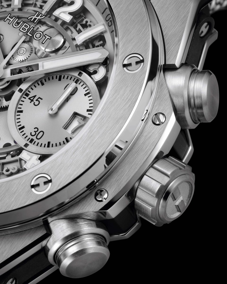 cotedesmontres's tweet photo. The new chic, technical and exclusive #Hublot #BigBang #Unico #EssentialGrey - A stunning cocktail designed by @Hublot! Thanks to its perfectly monochrome and satin-finished look, which magnifies the unmistakable design of the original model…
https://t.co/iFA0MjpP6W https://t.co/ZbIsoC7xry
