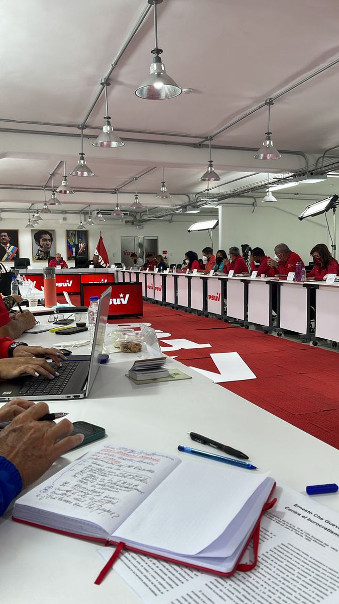 Debatiendo y participando en la reunión semanal de la dirección nacional del <a href="/PartidoPSUV/">PSUV</a> hoy lunes #27Jun. Pendiente de las declaraciones de nuestro primer vicepresidente <a href="/dcabellor/">Diosdado Cabello R</a> en breve.