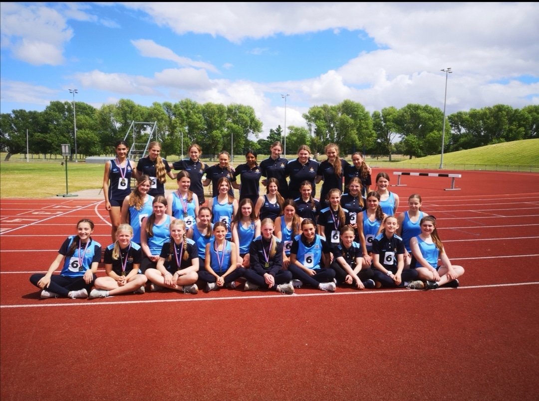 MtgsPe's tweet photo. Sefton Schools Athletics 🏃‍♀️
Winners of events today👏👏👏
200m- Freya D🥇
1500m- Grace D🥇 Lara🥇
High jump- Beau🥇 Dakota🥇
Discus- Freya W🥇
Shot Put- Lauren🥇 Freya W🥇
Relay- Year 7 team🥇 https://t.co/TeCWLNs8q8