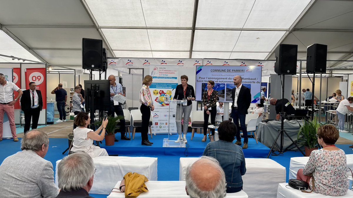 FRTP_MidiPy's tweet photo. Lors du Salon des #Maires de l'#Ariège, nous avons pu remettre les trophées des Victoires de l'Investissement Local aux lauréats qui investissent pour l'aménagement du #territoire ! Félicitations aux 36 concourants et bravo à l'#AMF09 pour ce 1er salon des élus réussi ! https://t.co/eR4mmTF4fh