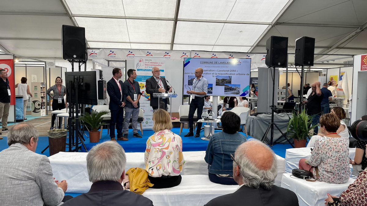FRTP_MidiPy's tweet photo. Lors du Salon des #Maires de l'#Ariège, nous avons pu remettre les trophées des Victoires de l'Investissement Local aux lauréats qui investissent pour l'aménagement du #territoire ! Félicitations aux 36 concourants et bravo à l'#AMF09 pour ce 1er salon des élus réussi ! https://t.co/eR4mmTF4fh