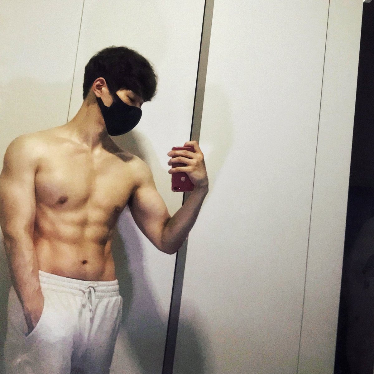 absinthe_ren's tweet photo. 트위터 처음 https://t.co/45ek8PktYU