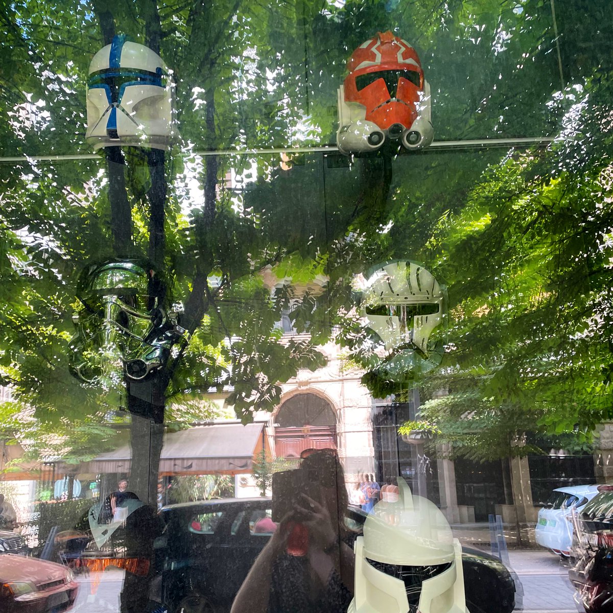 sidusimperator's tweet photo. / i got to geek out on my walk in Budapest jsjsjsjs  it was too bright to get a better picture https://t.co/4mp8WnVOFQ