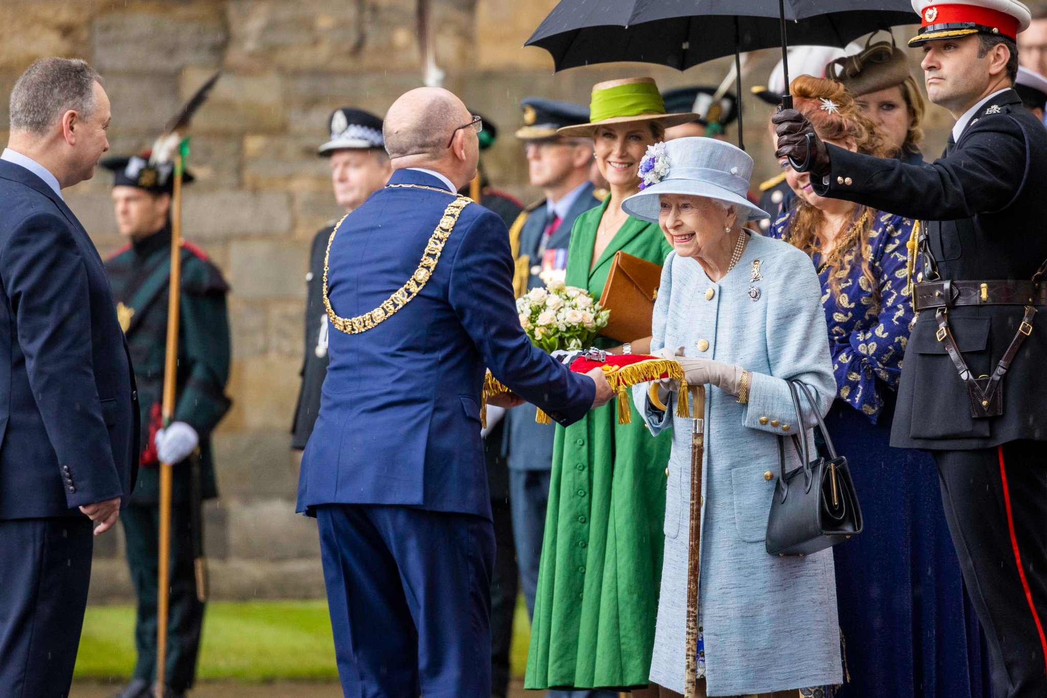 British Army 🇬🇧 on Twitter "Her Majesty the Queen has been to Edinburgh by 5 SCOTS