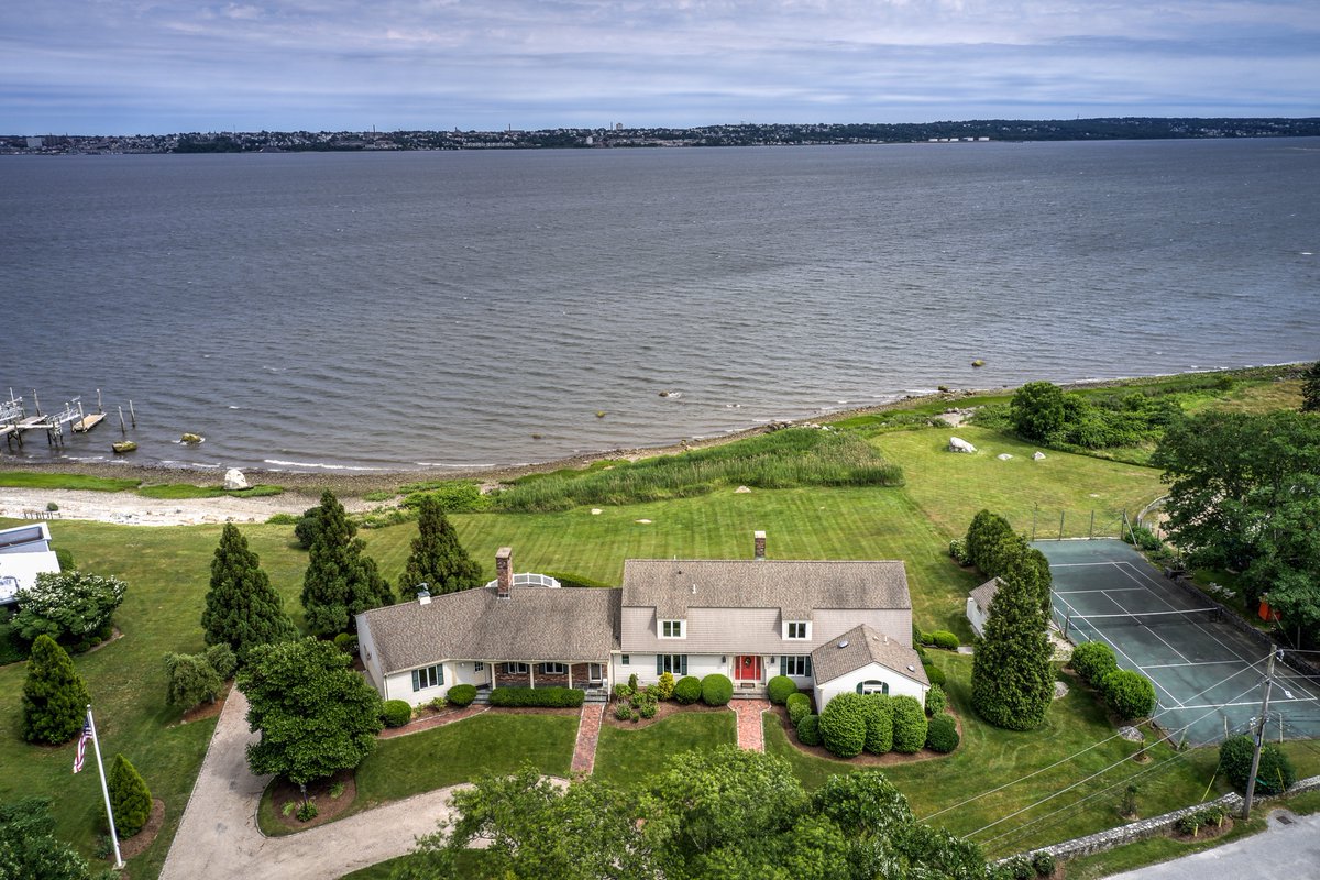 resprop's tweet photo. The first time this waterfront home is being listed for sale. 10 Stonegate Road in Warren sits along the picturesque Mount Hope Bay. This 5-bedroom, 3.5 bath waterfront home has over an acre of land &amp; showcases sweeping views of the Narragansett Bay. 
#Rplhomes #newlisting https://t.co/Ssg8K9TMhP