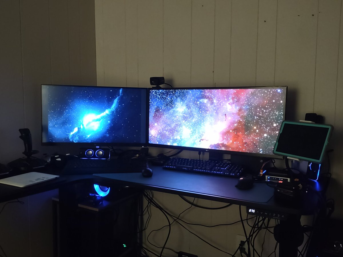 Ocypeta's tweet photo. Took me a few days longer then I would have liked but I was playing hide and seek with moving boxes.  Still missing my art pad and  stream desk.  So standing/sitting desk PC,PS4 and Xbox S/X and Duel Sticks for Star Citizen all on 1 desk very happy. https://t.co/IQJqUUI2oY