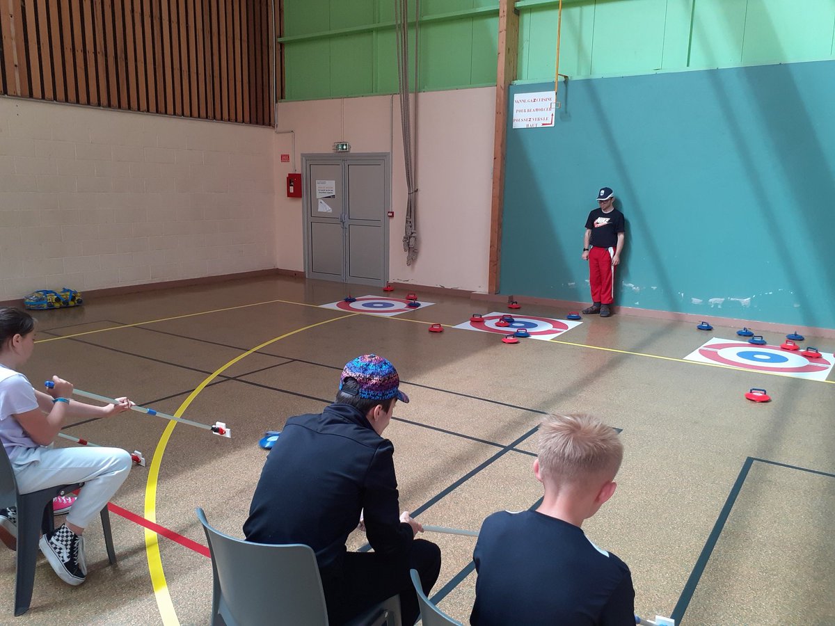 ZolaClg's tweet photo. Activités handisport avec @unss50, les 6D, les ULIS et les élèves de l´IME @ACAIS_Glacerie. Rugby à XIII en fauteuil,  biathlon, curling, relais laser, boccia,  course aux plots ... Très belle expérience inclusive à renouveler ! https://t.co/CAnozMveDM