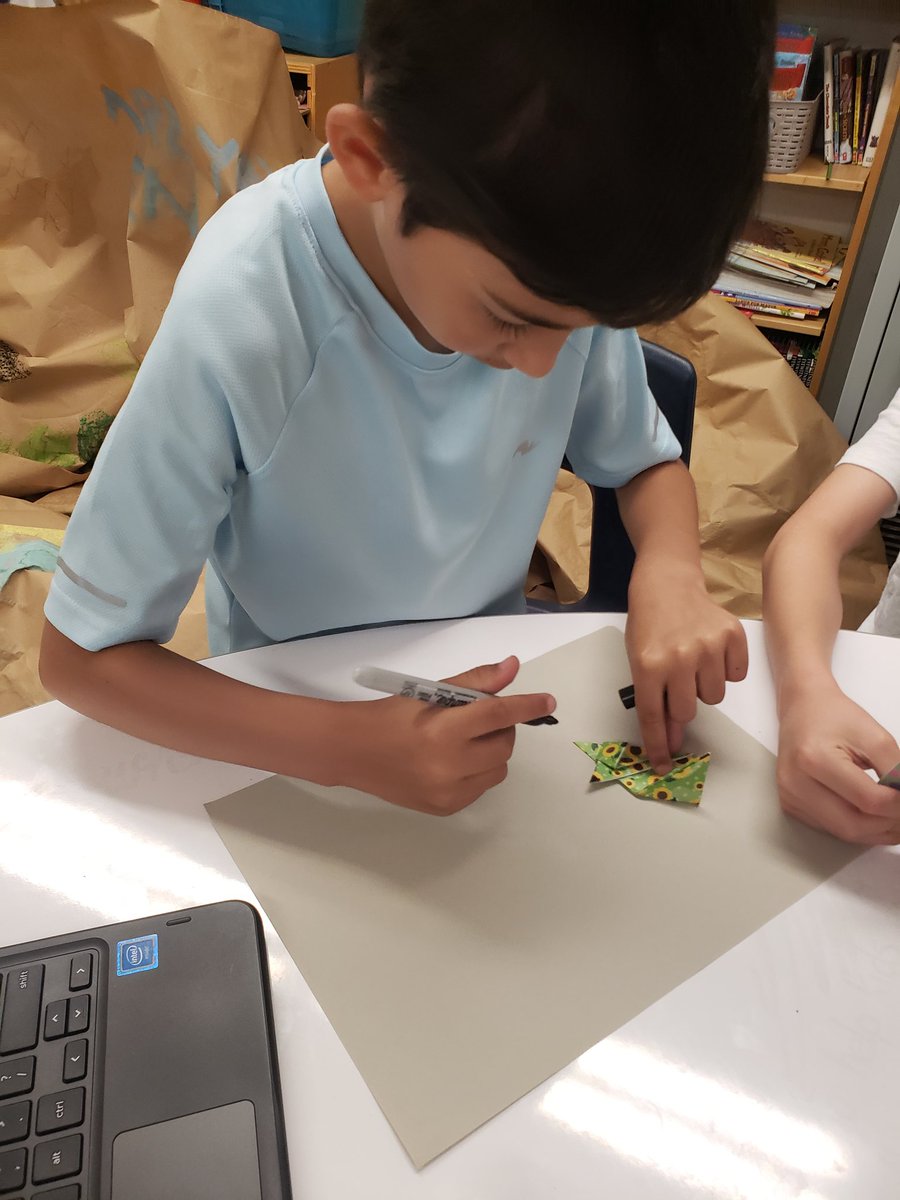 MrsLHill2's tweet photo. Today we are learning the Japanese art of paper folding - origami! Fantastic foxes in 3-1 🦊
#gradethreeJTT @JohnTTuckPS @HaltonDSB https://t.co/6GsnvrNRHd