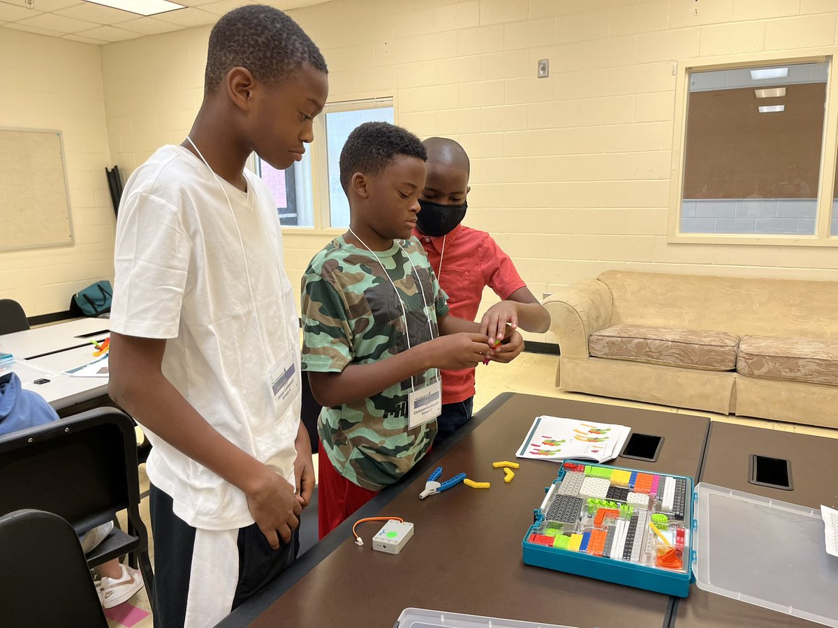 Mr_D_RSE's tweet photo. Back at it again for the Stem Discovery Camp for Henry County. Robotics is awesome #stemdiscoverycamp #stemhenry https://t.co/wlmmKS3xZJ