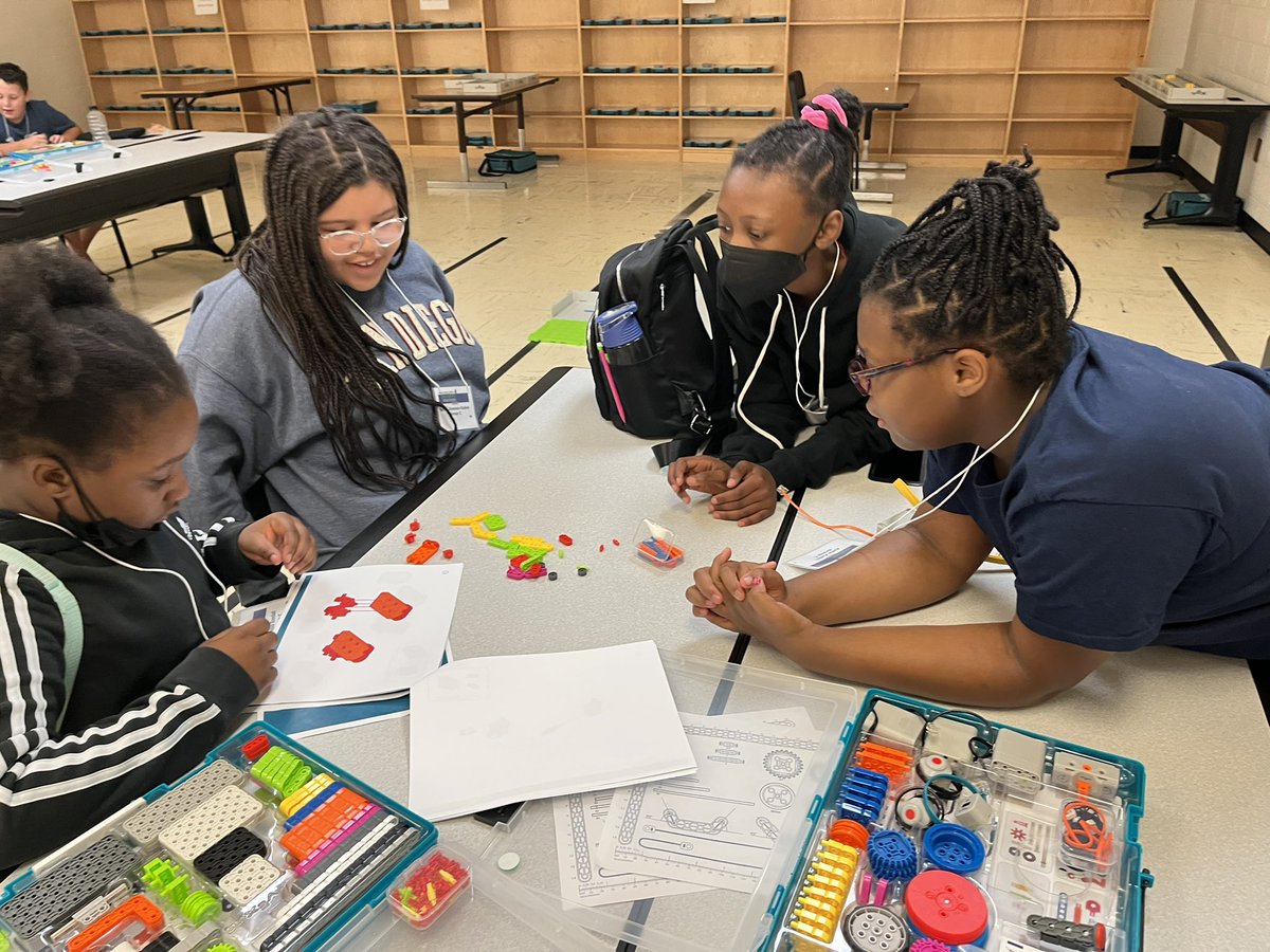 Mr_D_RSE's tweet photo. Back at it again for the Stem Discovery Camp for Henry County. Robotics is awesome #stemdiscoverycamp #stemhenry https://t.co/wlmmKS3xZJ