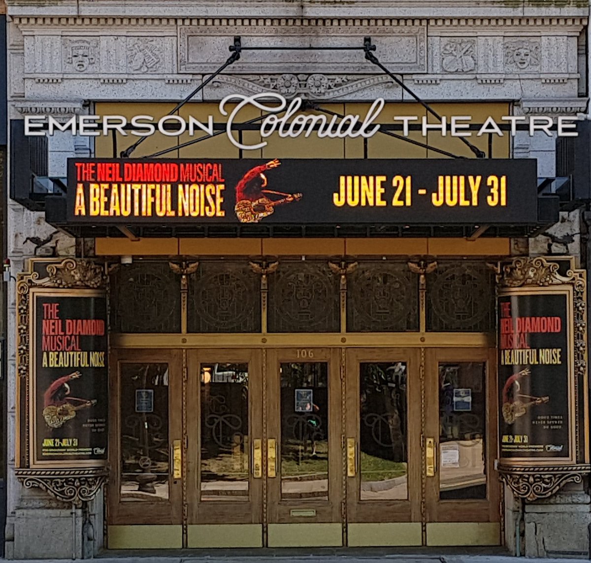 ElisabethCook2's tweet photo. Almost one week ago but still feeling like being at the @EmColonial @beautifulnoise and @NeilDiamond @KatieMcDiamond Love the musical ! ๐๐ถ https://t.co/6V53V1s1ah