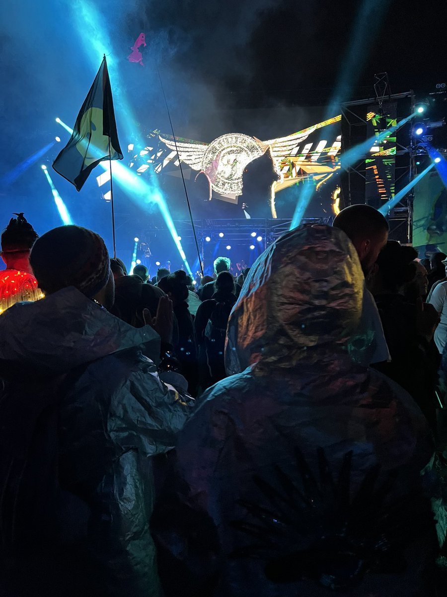 ashunjun's tweet image. GLASTONBURY 22