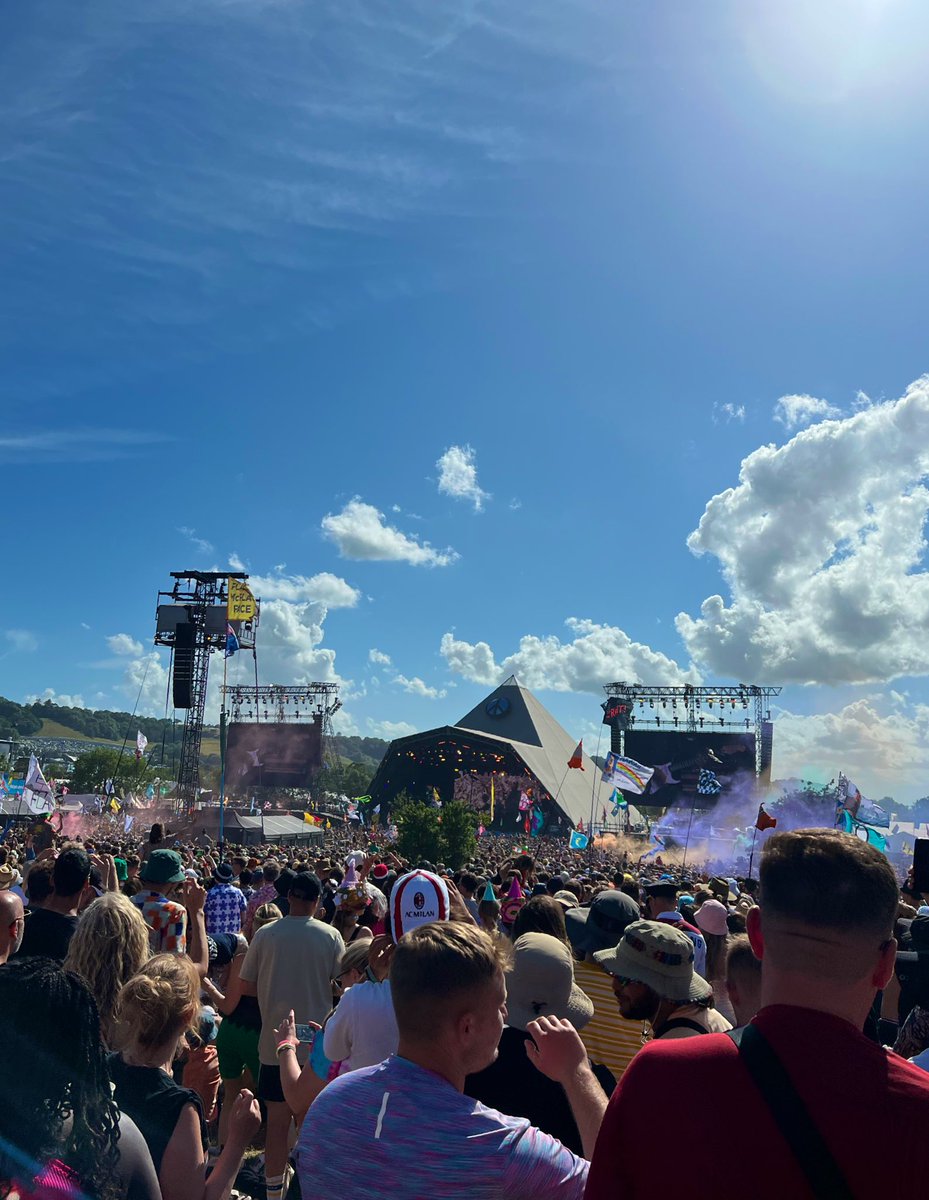 ashunjun's tweet image. GLASTONBURY 22