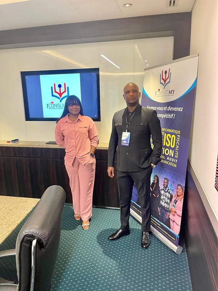 JconsultMy's tweet photo. Une  nouvelle formation depuis Dubai 
Ce matin madame la DG @danielle et le professeur @lambick @JconsultMy @MajondoJ https://t.co/SsmK4qGqwK