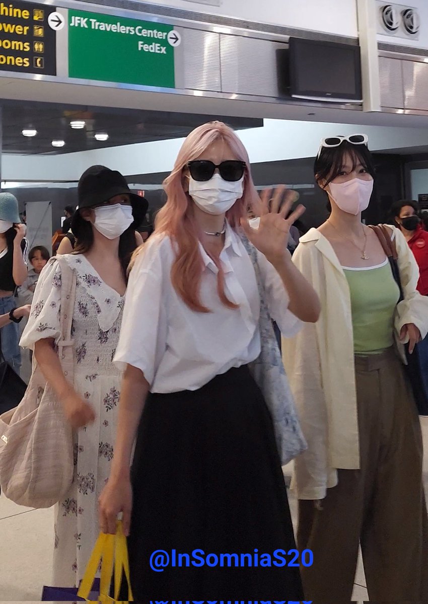Kfan_S20's tweet photo. Dreamcatcher has arrived at NYC!!! I love them so much 😭😭😭

#Dreamcatcher #드림캐쳐 #DreamcatcherInNYC #2nd_WorldTour #DreamcatcherInUSA https://t.co/bIZMHNvIxr