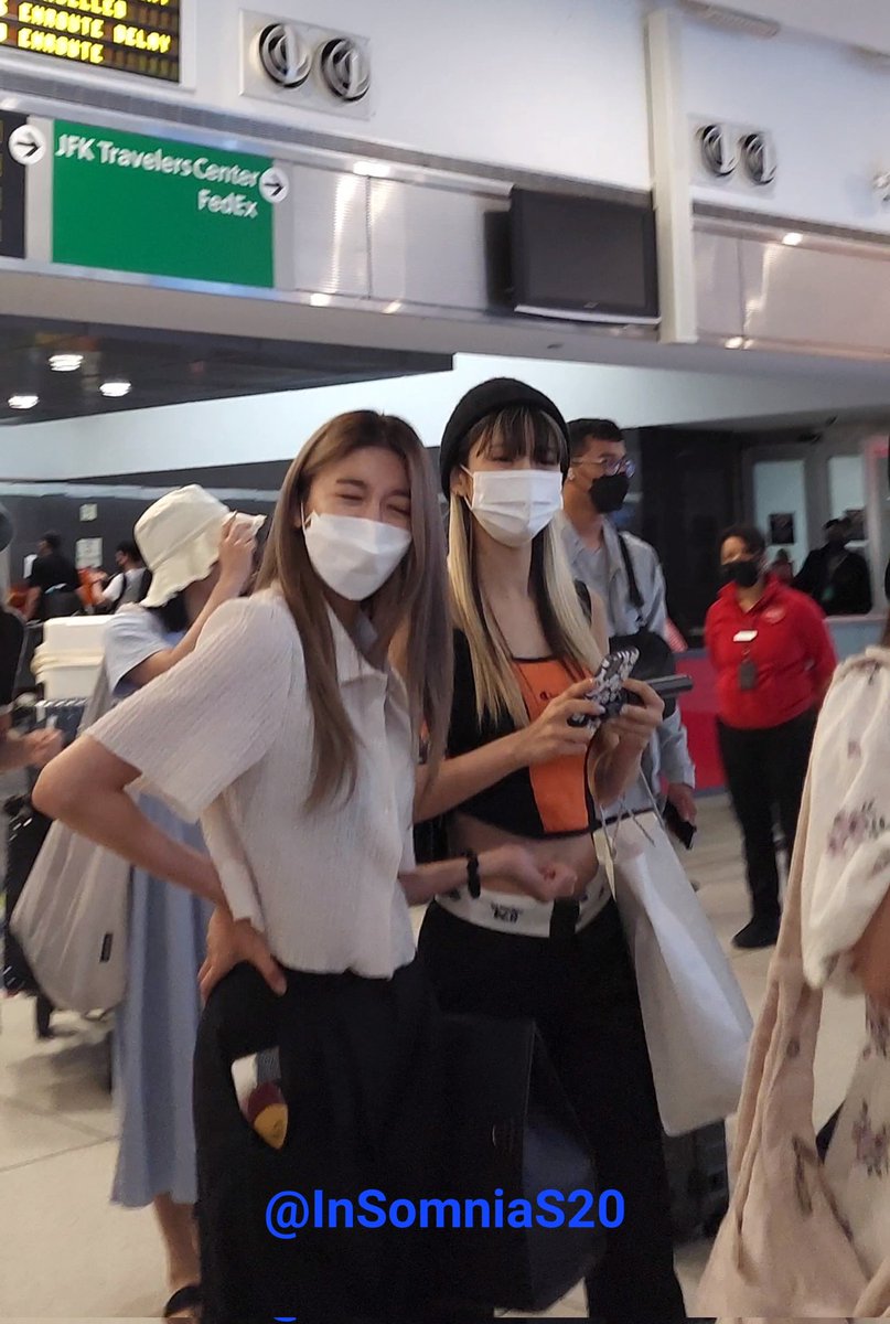 Kfan_S20's tweet photo. Dreamcatcher has arrived at NYC!!! I love them so much 😭😭😭

#Dreamcatcher #드림캐쳐 #DreamcatcherInNYC #2nd_WorldTour #DreamcatcherInUSA https://t.co/bIZMHNvIxr