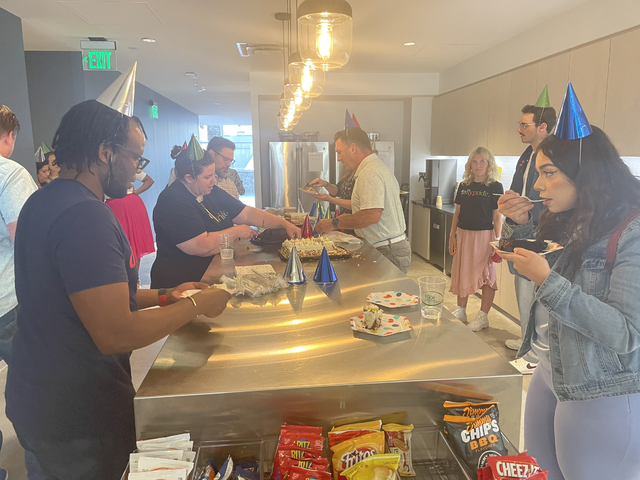 DailyPay's tweet photo. This month we celebrate ๐ the 3rd year anniversary of @DailyPay 's #Minneapolis headquarters! A small but mighty crew worked out and huddled in shared spaces. Three years later, we have 3 full floors of culture and community! #worklplace #culture #values https://t.co/by1c251d11