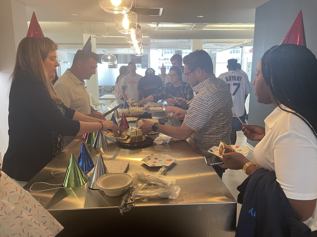 DailyPay's tweet photo. This month we celebrate ๐ the 3rd year anniversary of @DailyPay 's #Minneapolis headquarters! A small but mighty crew worked out and huddled in shared spaces. Three years later, we have 3 full floors of culture and community! #worklplace #culture #values https://t.co/by1c251d11