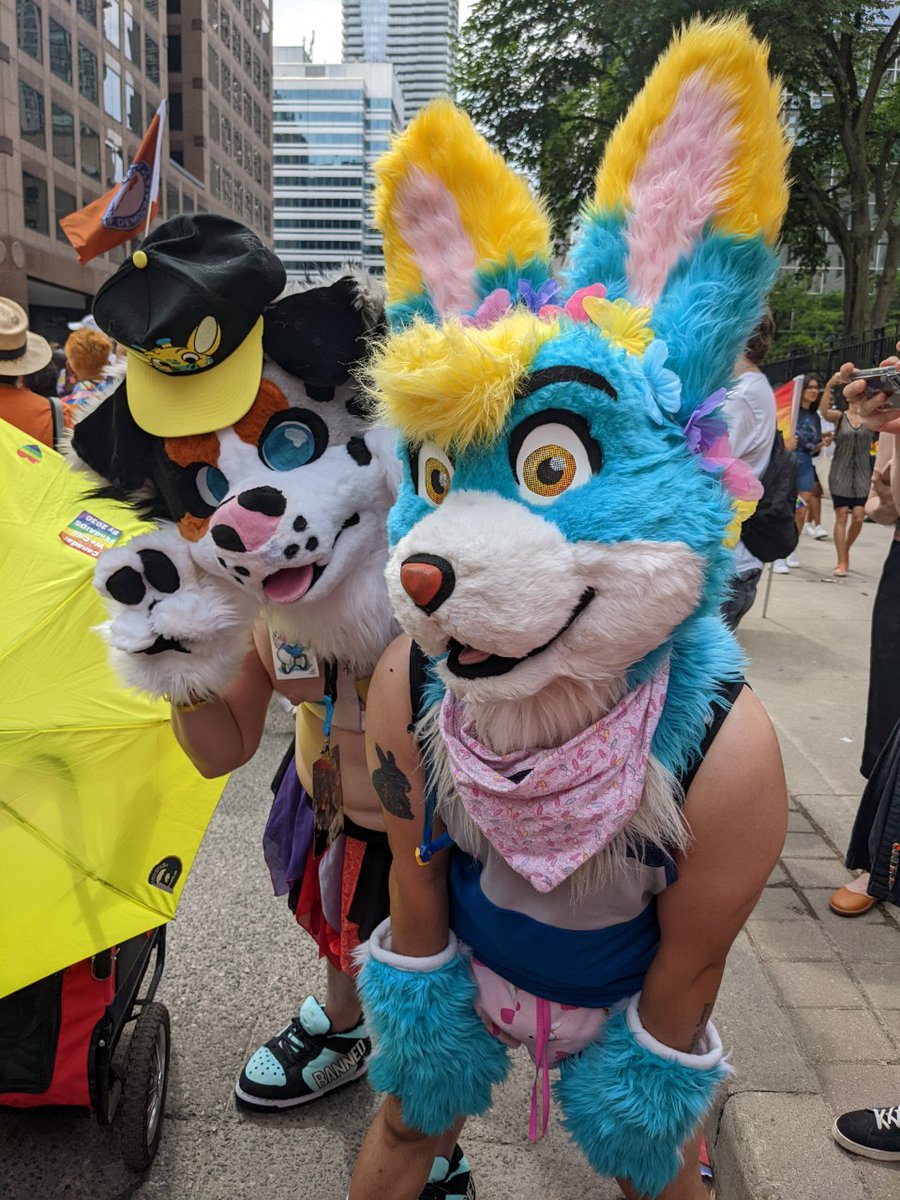 Had a blast with my bestie @ClouwyBun at the pride parade! It was crazy but the most fun i have had in 3 years not going to lie 🏳️‍🌈💗 #Pride2022 #prideparade2022 #TorontoPride #Kerfluffle