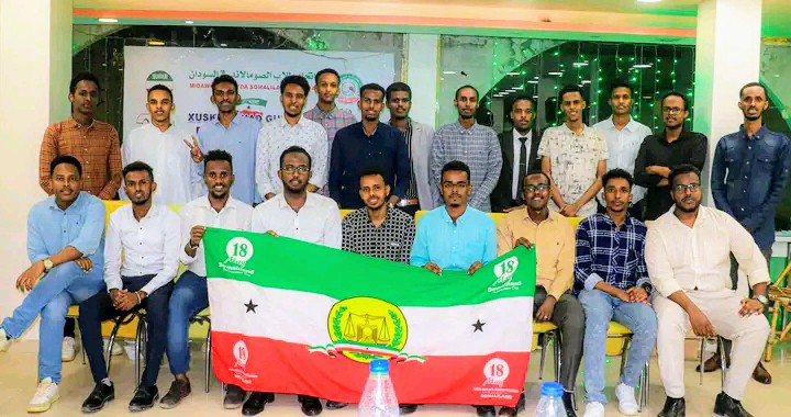 MokhtarAbdi9's tweet photo. Midowga ardayda somaliland ee sudan ayaa xalay soo agaasimay xaflad heer-sare ah kaas oo lagaga hadlaayey laguna xusaayey munaasibadda 26ka june waxaana madasha Lagaga hadlay qiimaha ay maalintani uleedahay Dadyowga reer somaliland.
#MASES.
#KHARTOUM. https://t.co/LrfR9ZjvBI