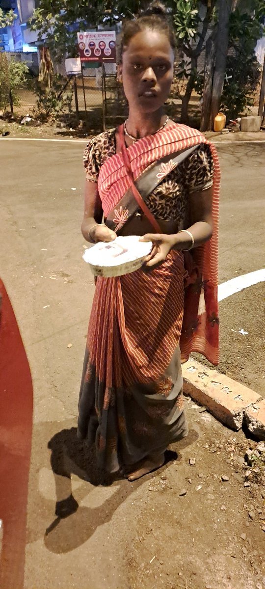 SRKNashikCFC's tweet photo. Our Nashik FC
celebrated #30YearsOfShahRukhKhanEra by distributing food packets to needy people https://t.co/JUNARiqLze