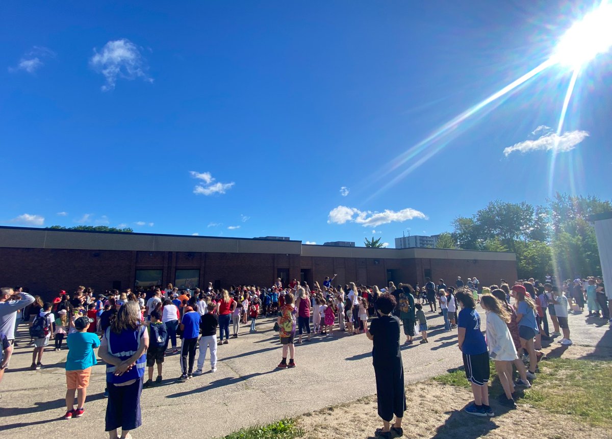 mrfewkes's tweet photo. It was a great ☀️ morning to gather together on the back tarmac @CountryHills1 before heading inside for our #WRDSBLastDay! Announcements, O Canada, and farewells!  Singing and dancing too! https://t.co/mnMSqdyMbp