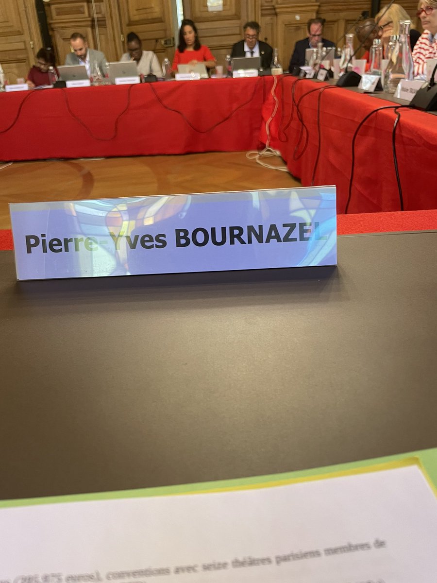 pybournazel's tweet photo. Au Conseil du XVIIIe! #CA18 #ecoles #alimentation #culture #commerces #logement #associations #voirie #Paris18 https://t.co/Yjc3SIVqU1