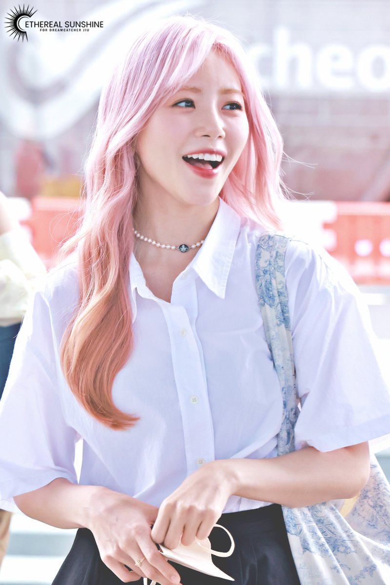 etherealss0517's tweet photo. 220627 ICN 출국 ☺️♥️

#드림캐쳐 #지유 #김민지
#DREAMCATCHER #JIU 
@hf_dreamcatcher https://t.co/upIIn6piI8