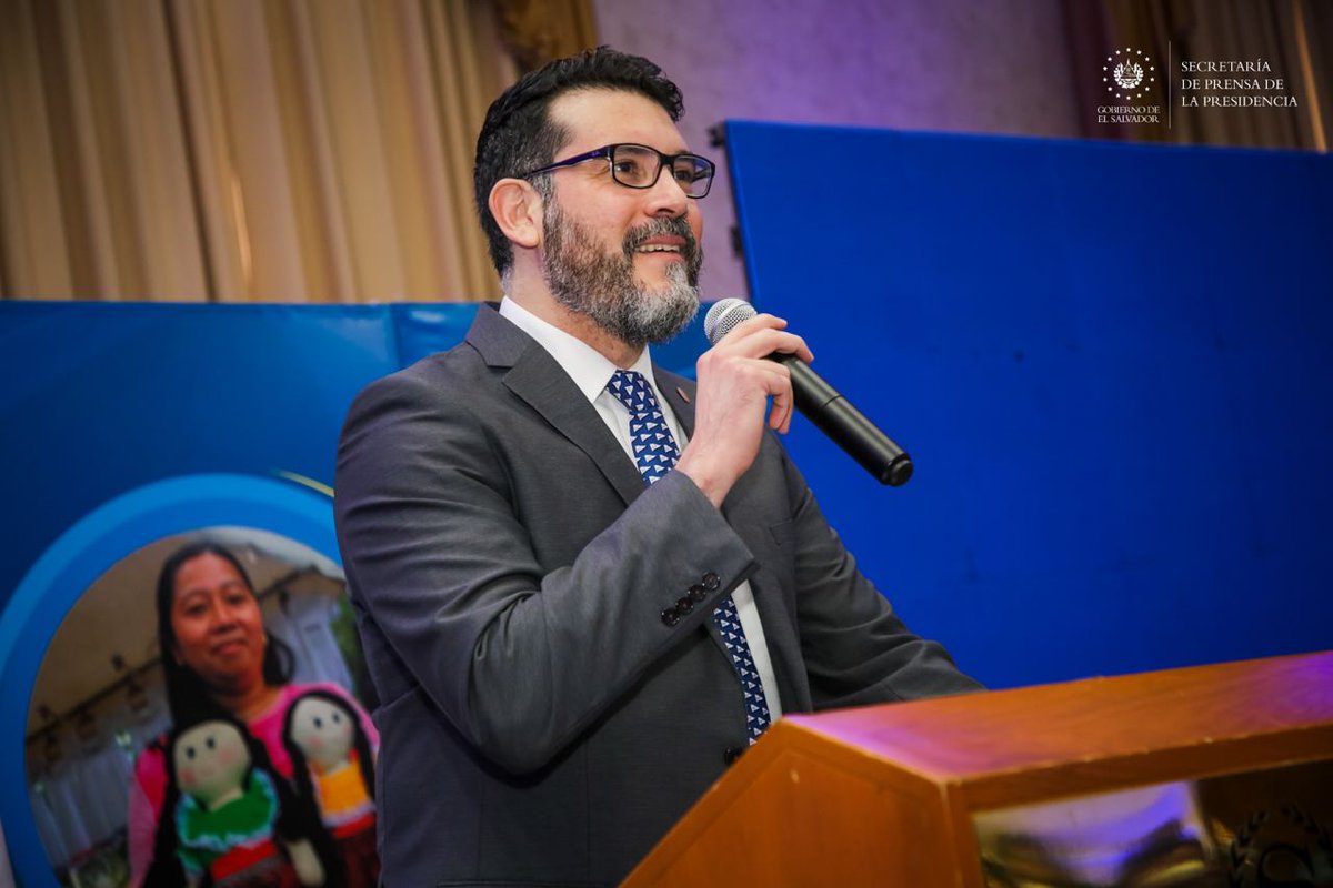 SecPrensaSV's tweet image. #PROGAMYPE | “(Este fideicomiso) facilitará el acceso al financiamiento a las micro y pequeñas empresas dedicadas a las actividades de transformación productiva”: presidente de @BANDESAL, @MarioSalazarSV.