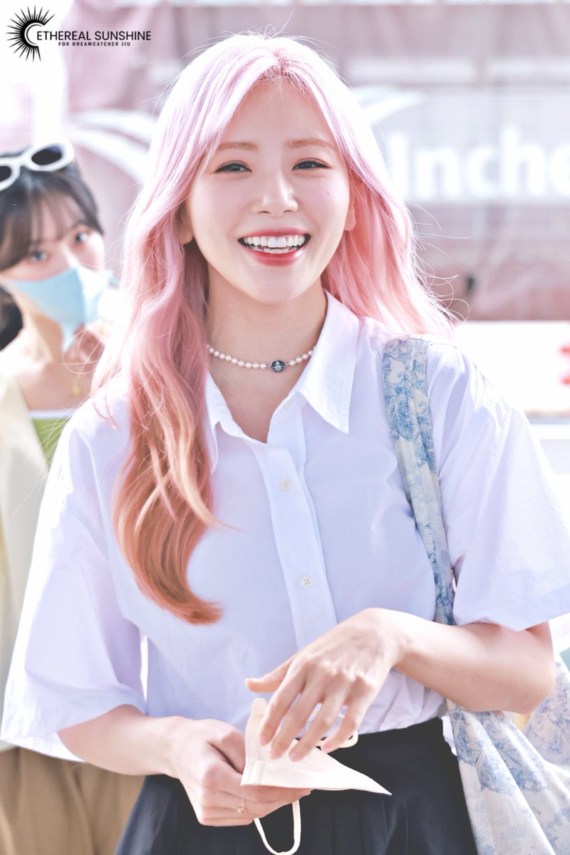etherealss0517's tweet photo. 220627 ICN 출국 ☺️♥️

#드림캐쳐 #지유 #김민지
#DREAMCATCHER #JIU 
@hf_dreamcatcher https://t.co/upIIn6piI8