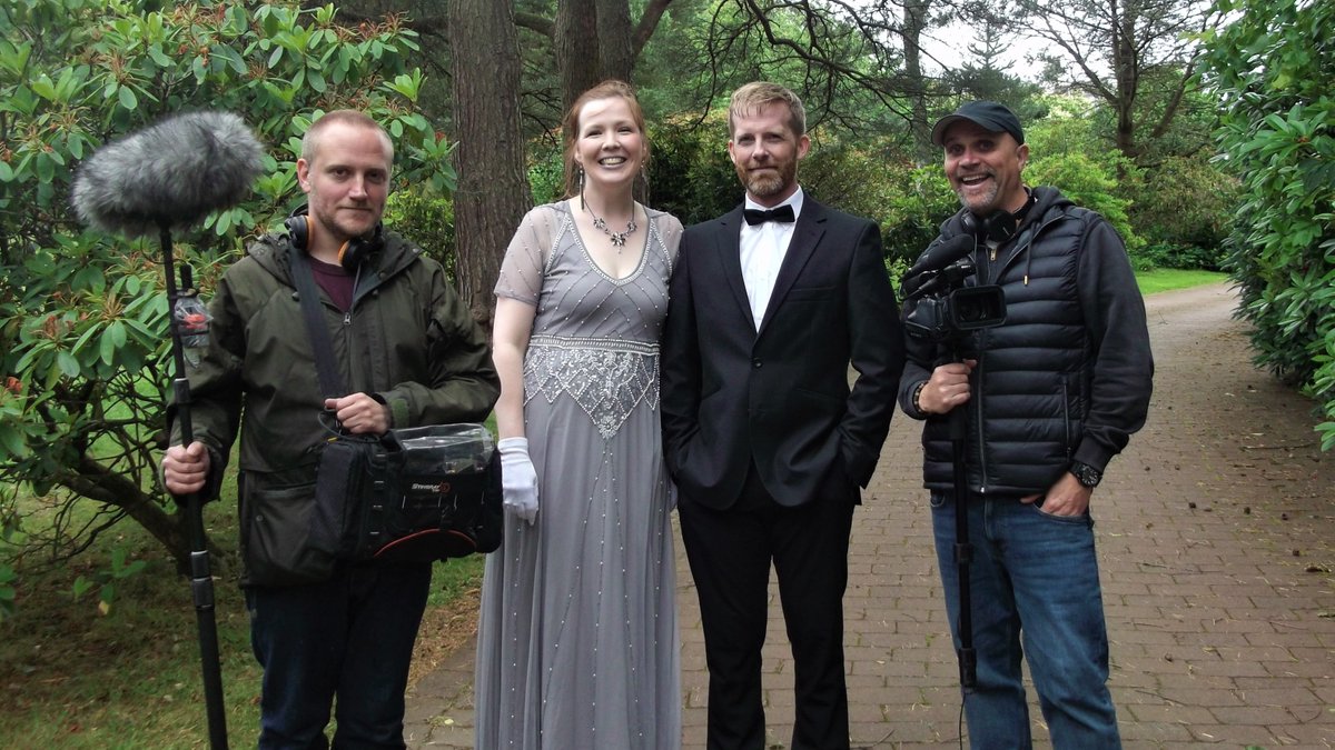 Oak_Tree_Prod's tweet photo. Enjoyable day filming another custom made acting show-reel yesterday, highlights including a rather dapper 1930s period piece setting . . . 😉
with David McKeitch et al
#actingshowreels #oaktreeproductions https://t.co/7KiBvw9QUf