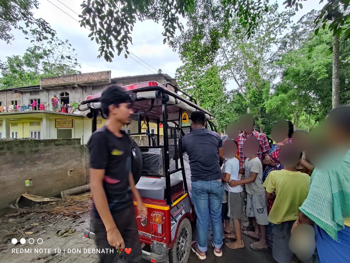 DebnathDon's tweet photo. #FloodRelief Day 9🙏
#teamindependent 🚩 https://t.co/SJeTvCUetC