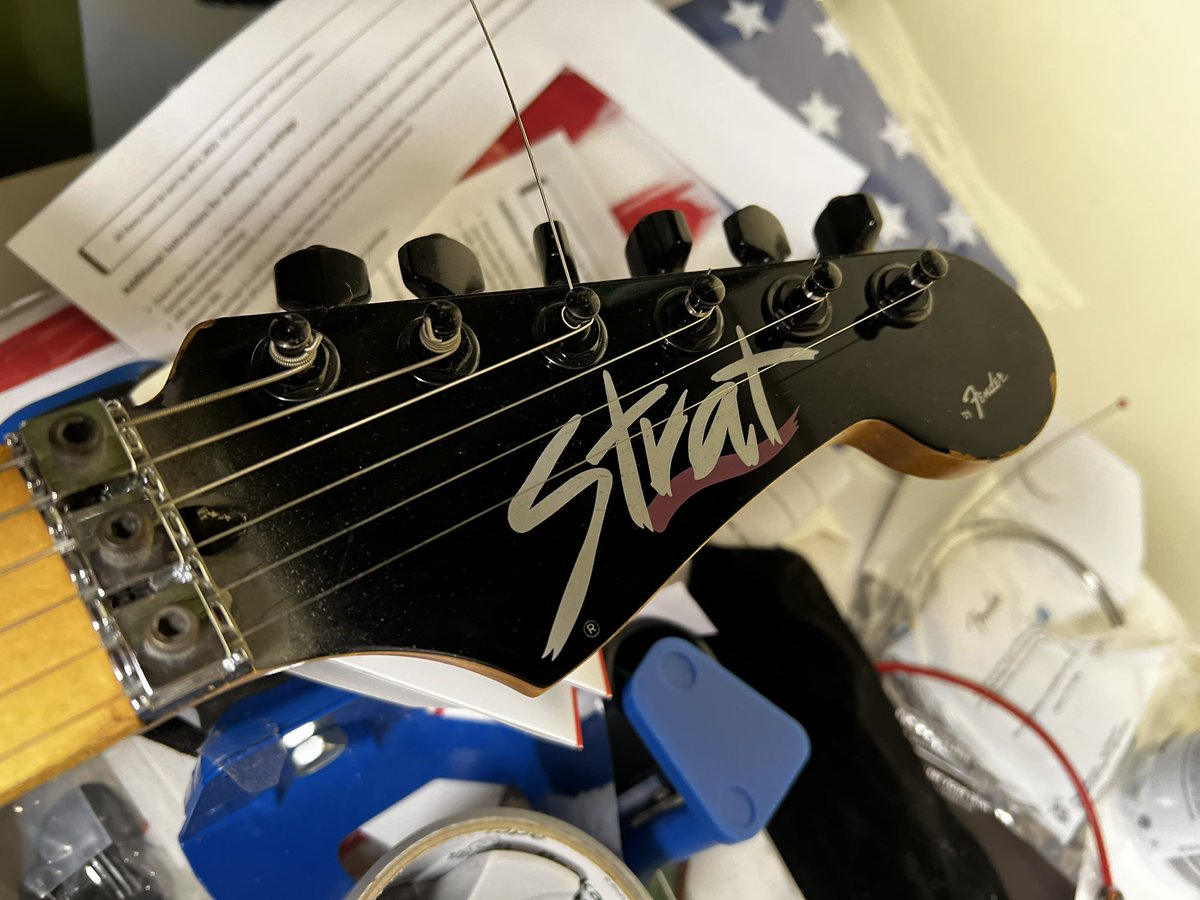 BigJakeMusic's tweet photo. Pawn shop find!!! Probably my favorite @Fender headstock #Fender #Strat #HMStrat https://t.co/ZJlwOeeDt5