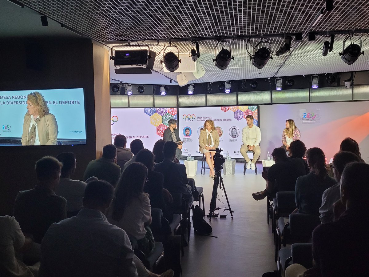 HPECDS_ES's tweet photo. Celebrando el orgullo 2022 y el trigésimo aniversario de los JJOO de Barcelona 92 con una interesante mesa redonda sobre diversidad LGBTI en el deporte. Hoy estamos en #CasaSeat #Barcelona acompañando a @REDI_ES.
#CDSpride https://t.co/WGv3PpcJ7I