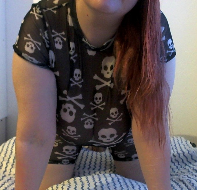 Naughtylilprincess12 - 1 pic. When #workingfromhome's not enough, there's always #workingfrombed.... 🤭 Working on a new #custom video #smallpenishumiliation and #arseworship. 😊 If you have an idea for a custom DM me. 😘 https://t.co/YCzCF6IgQS