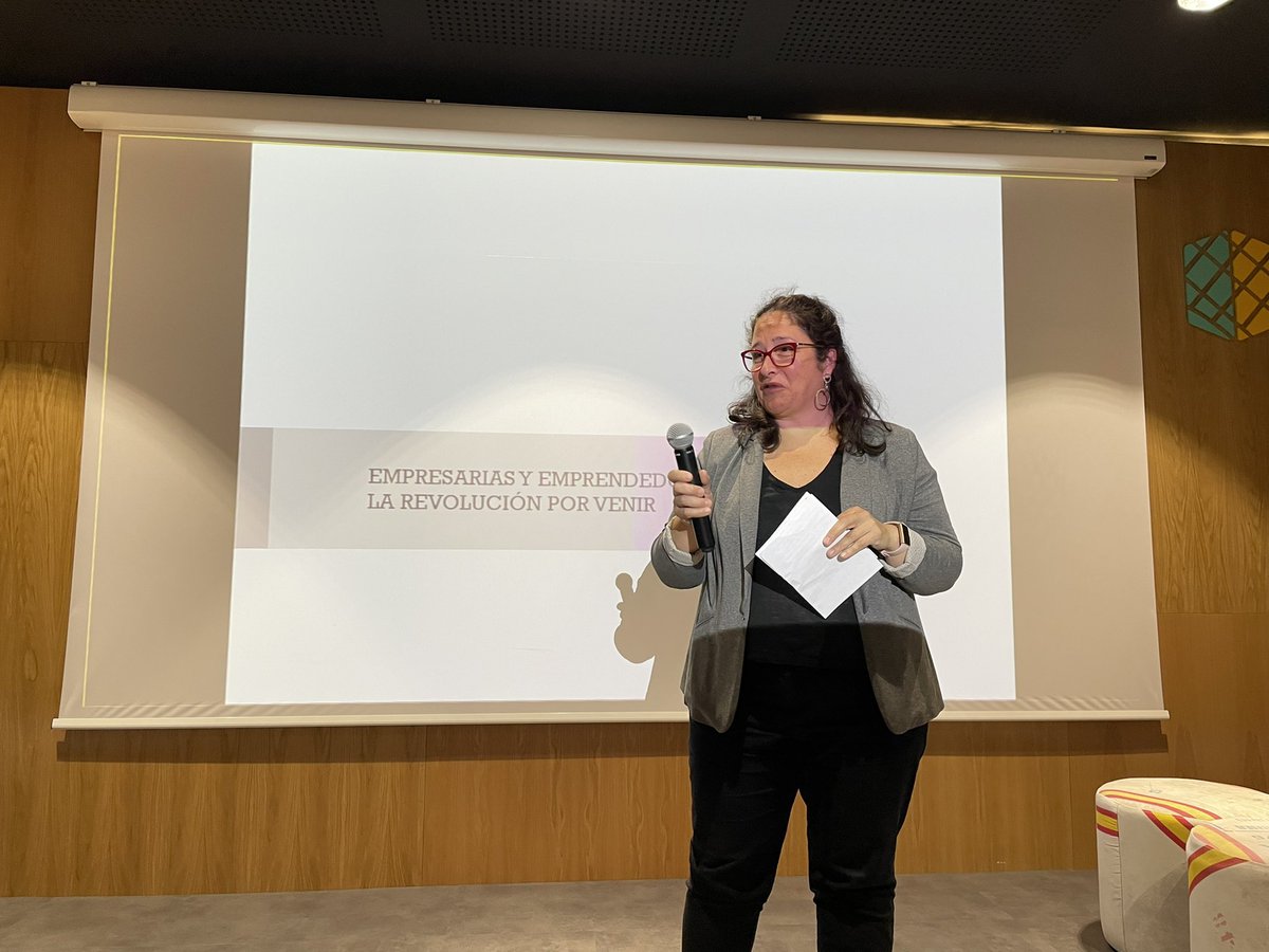 WiMLDS_Madrid's tweet photo. Encantadas en @Correoslabs con tanto #talento #femenino contándonos diferentes #experiencias sobre #datos #emprendimiento y los 306 años de historia de @Correos @mgarcira @raulbartolomer @noacruz @mariaabadb @EduvigisOrtiz @dankominsky @Women4Cyber_SP @urbanoprada @valdurES https://t.co/v3YI2KapMv