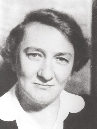 IPUparliament's tweet photo. In 1️⃣9️⃣2️⃣2️⃣, the #IPU welcomed Antonie Pfülf, an MP from #Germany 🇩🇪 to speak.
She was the first woman to address an IPU conference.
In 2022, at #IPU144, 1️⃣5️⃣4️⃣ (38.1%) of delegates were #WomenMPs.
This #WorldParliamentDay, brush up on our history
➡️https://t.co/zvx5c2Gv0N https://t.co/JcmzHxOjMb