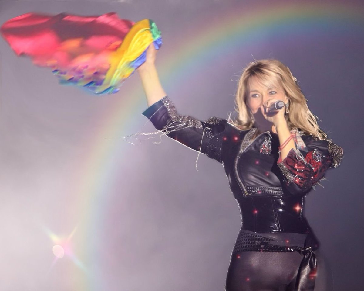 officialfey's tweet photo. Cuando se unen nuestros 💙 En amor para cantar juntos , no existe color , religion , raza ni genero … Somos uno ! Los amo ! https://t.co/QO45fcEdCy