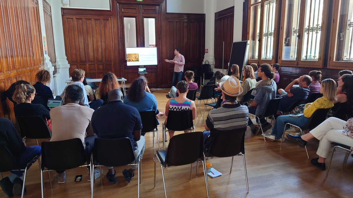 #Viedelacademie La Direction de l'Activité et de l'Emploi présente ce lundi 27/6 l'histoire de L'Economie Sociale et Solidaire #ESS et les actions de <a href="/paris/">Paris</a> dans ce domaine en accompagnant chaque année 300 porteurs de projets.