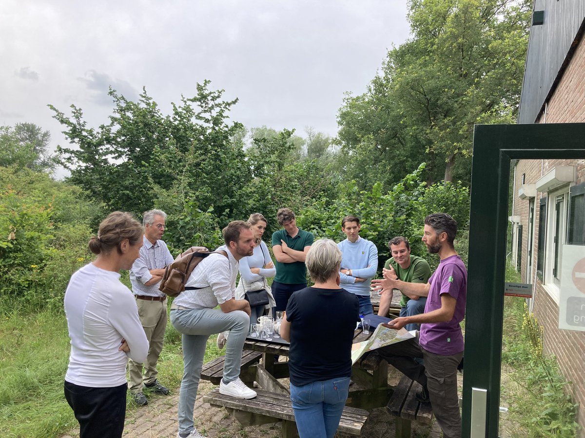 bosw8erthijmen's tweet photo. Vandaag samen met @DerkBoswijk @Sanderturnhout @Marieke_v_Duijn @ViaStichting en anderen een bezoek gebracht aan de #gelderspoort en #ooijpolder. Door samen te werken met de omgeving zijn hier prachtige initiatieven ontstaan met winst voor natuur, platteland en recreant. https://t.co/2m2R7A9h5V