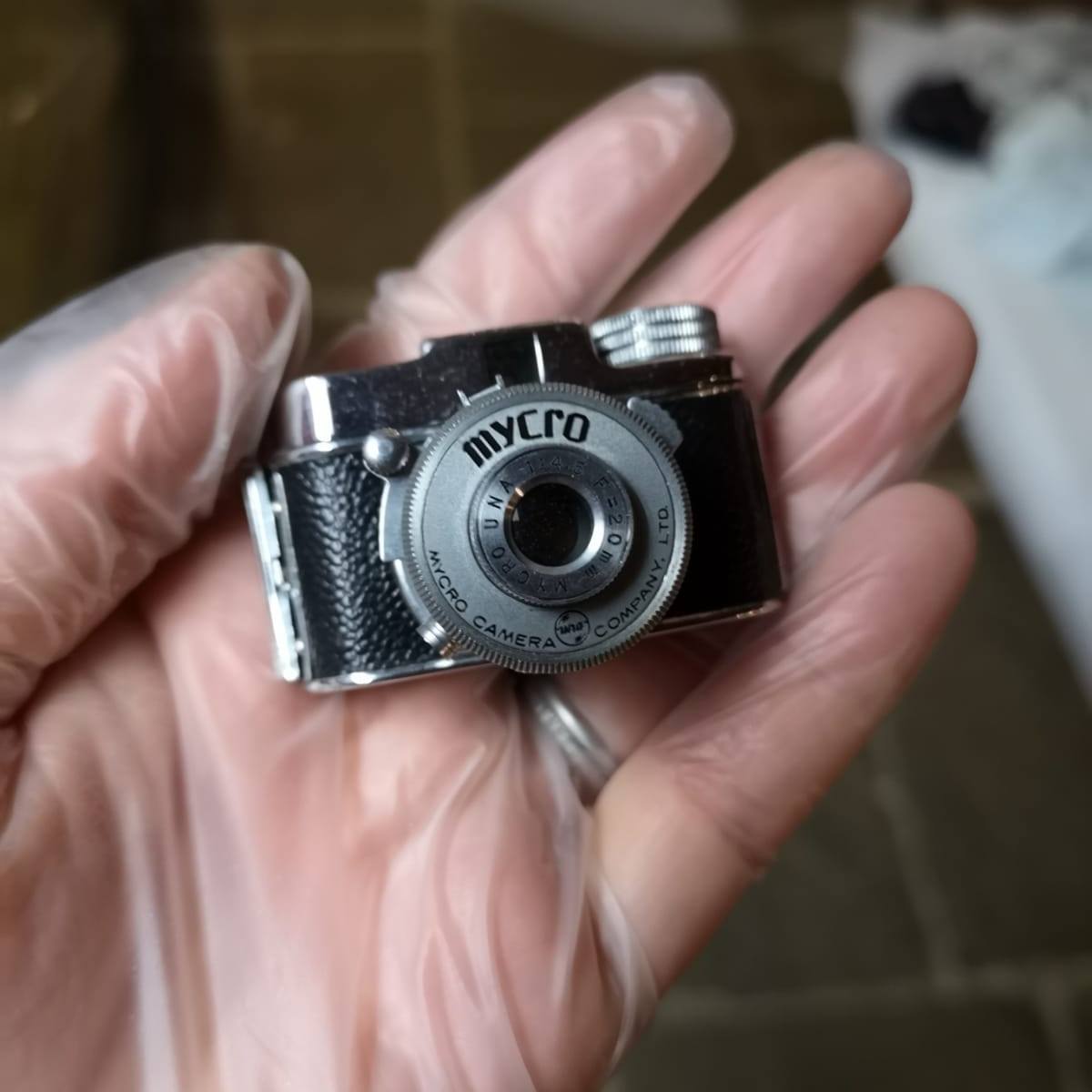 foxtalbotmuseum's tweet photo. During a recent deep clean of the museum our Senior Collections Officer picked this 1950s #camera as her favourite collection item.

This "adorable" subminiature Mycro IIIA is a remarkably small yet fully functioning camera complete with tiny rolls of film.

Photo credit: Emma H https://t.co/tYq2kmUjvr